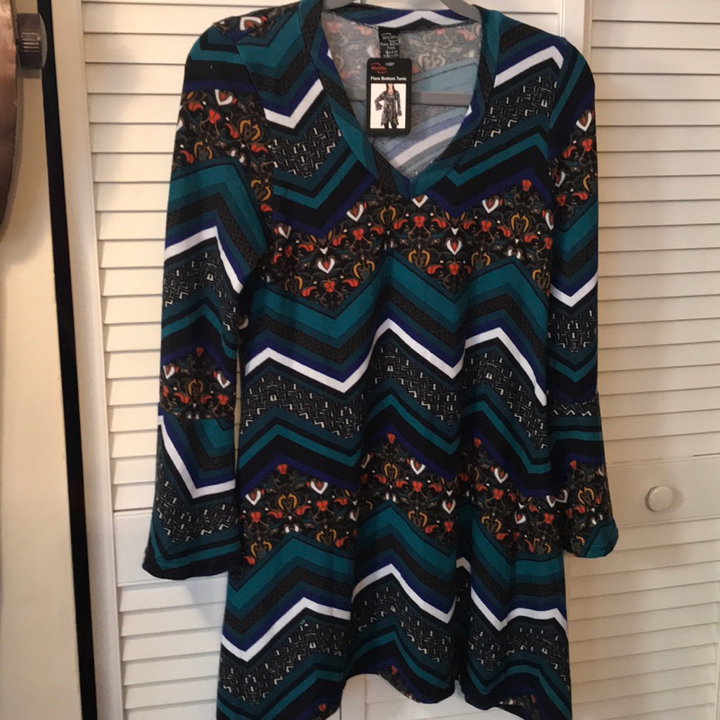 Win Win Tunic / Nwt